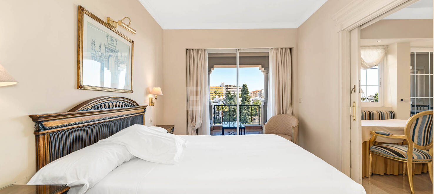 Apartamento en primera línea de playa en la Milla de Oro con impresionantes vistas