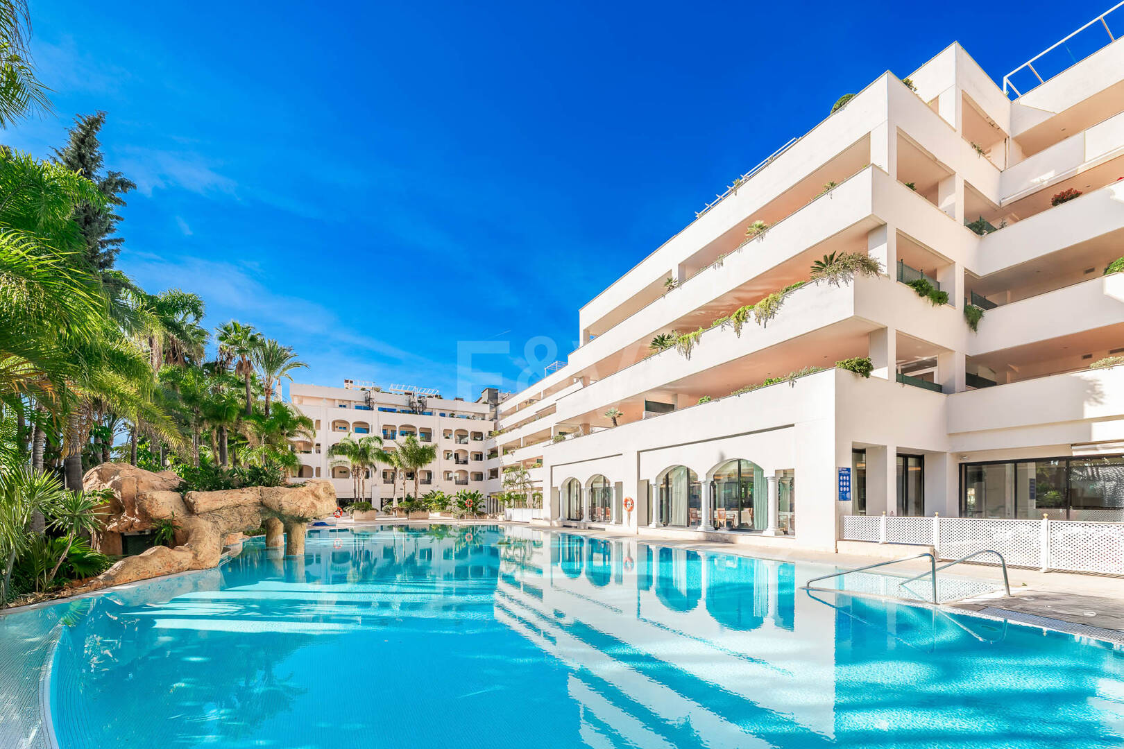 Lägenhet till salu i Beach Side Golden Mile, Marbella Golden Mile