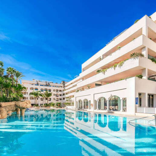 Apartamento en primera línea de playa en la Milla de Oro con impresionantes vistas