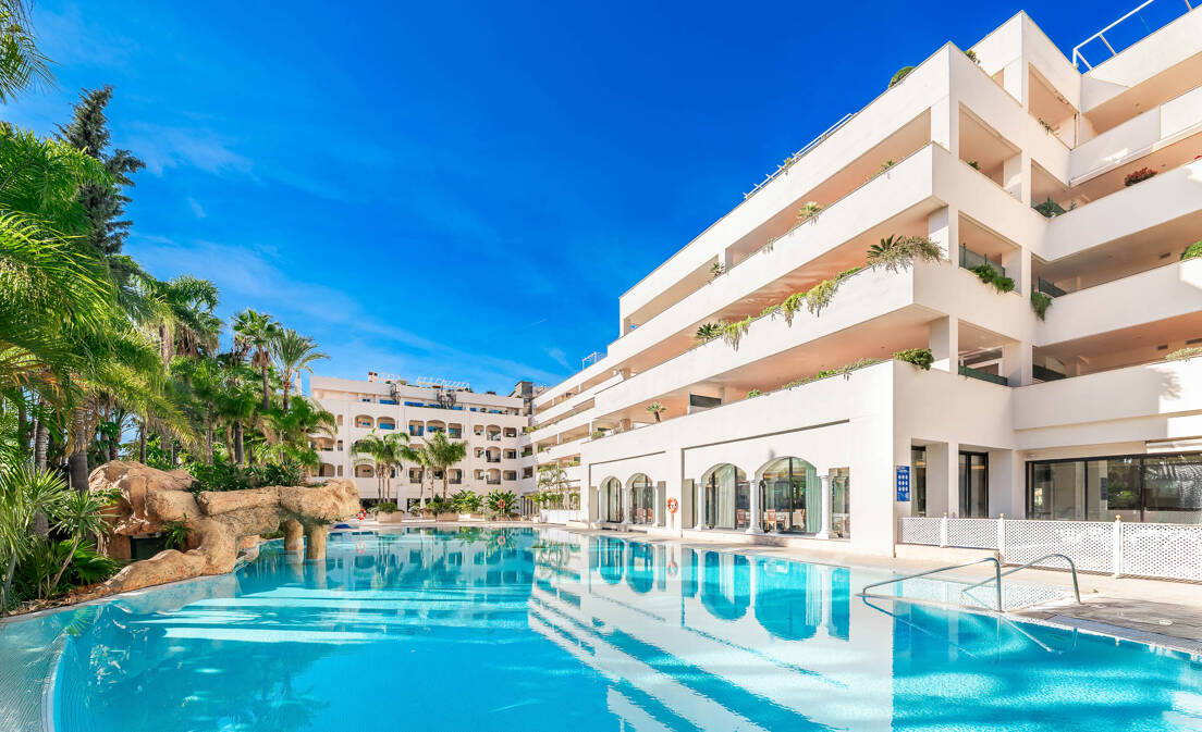 Beachside Apartment on the Golden Mile with Stunning Views