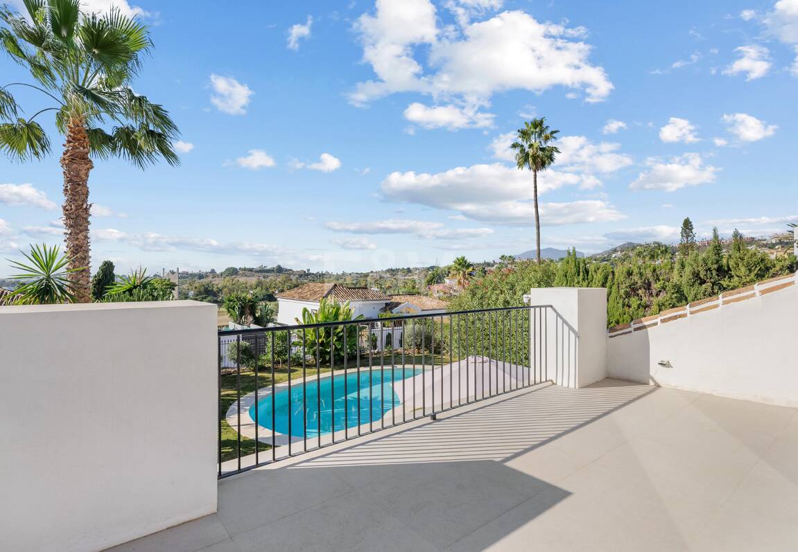 Stunning Scandinavian-Style Villa in the Heart of Nueva Andalucía
