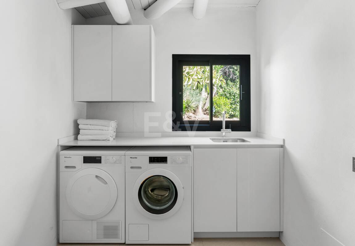 Stunning Scandinavian-Style Villa in the Heart of Nueva Andalucía