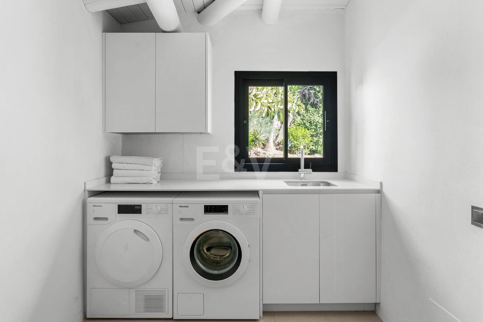 Stunning Scandinavian-Style Villa in the Heart of Nueva Andalucía