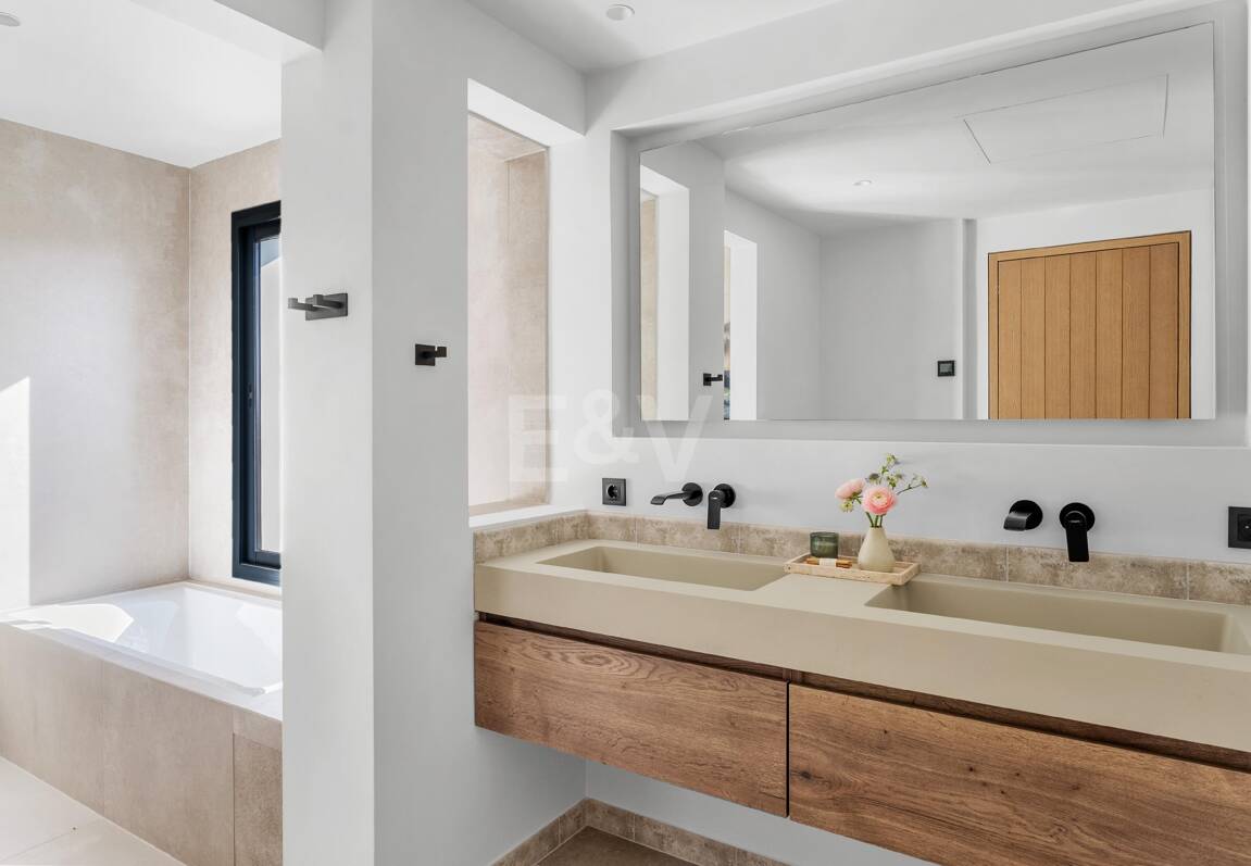 Stunning Scandinavian-Style Villa in the Heart of Nueva Andalucía