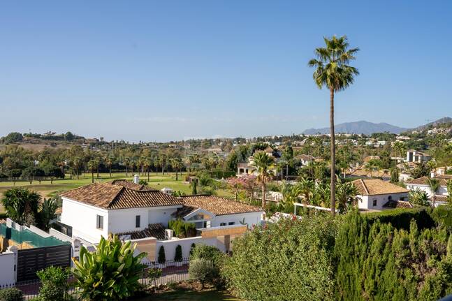 Stunning Scandinavian-Style Villa in the Heart of Nueva Andalucía