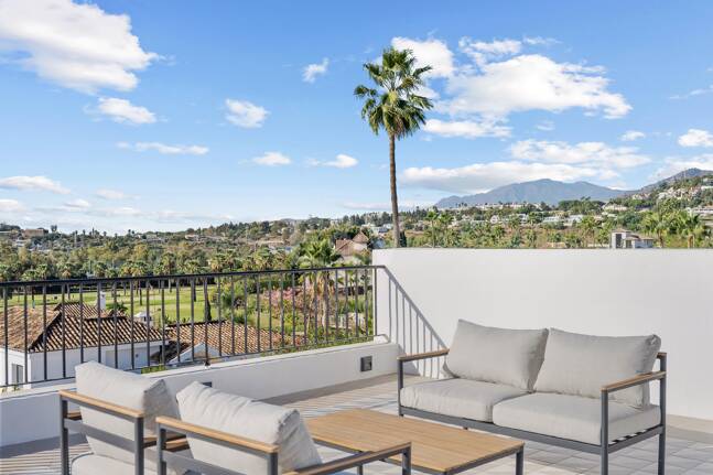 Stunning Scandinavian-Style Villa in the Heart of Nueva Andalucía