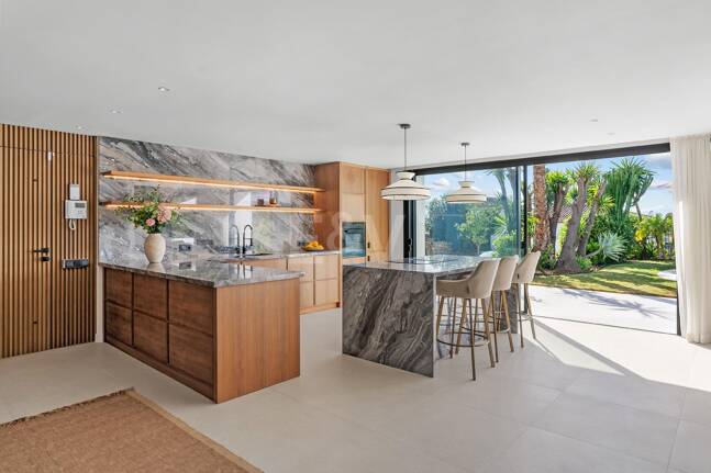 Stunning Scandinavian-Style Villa in the Heart of Nueva Andalucía