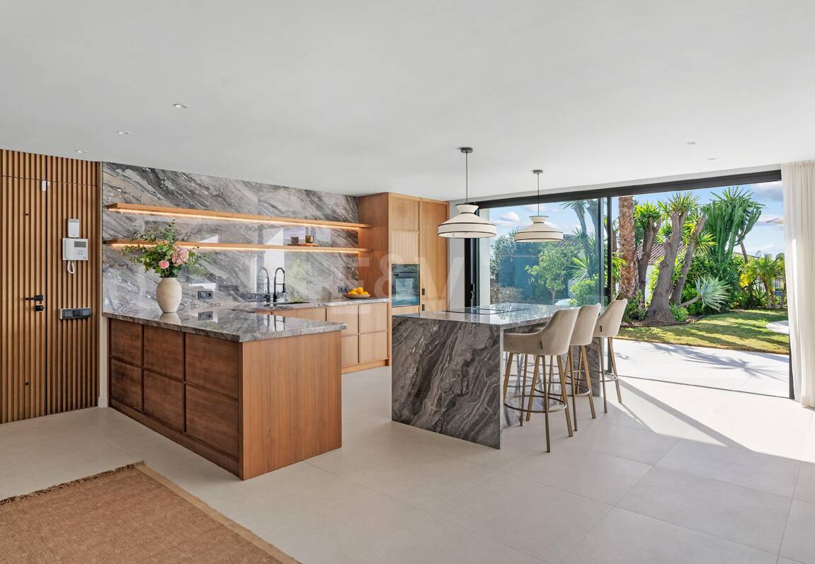 Stunning Scandinavian-Style Villa in the Heart of Nueva Andalucía