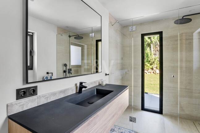 Stunning Scandinavian-Style Villa in the Heart of Nueva Andalucía