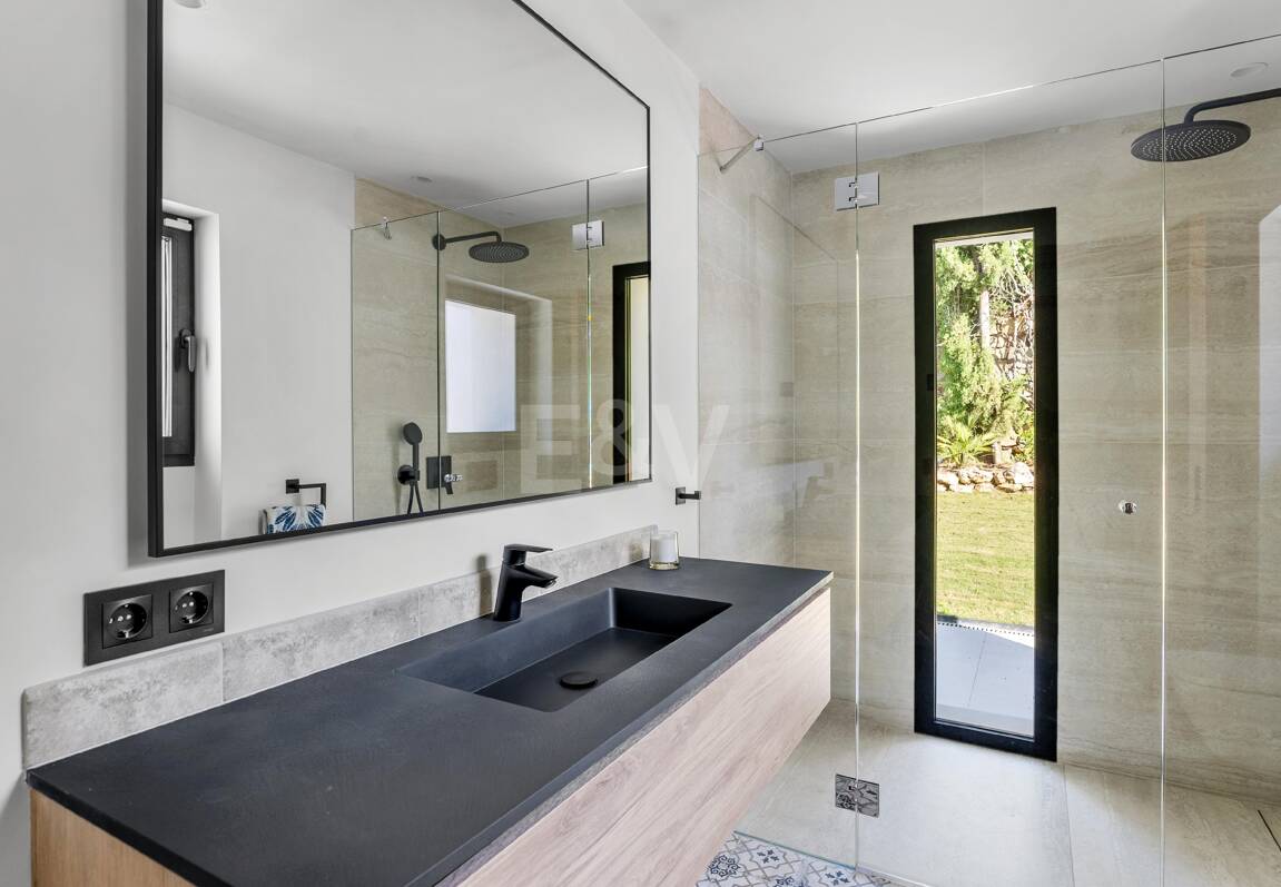 Stunning Scandinavian-Style Villa in the Heart of Nueva Andalucía