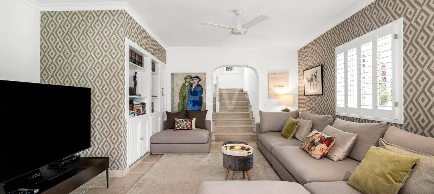 Schicke Villa in naturnaher Lage nahe La Quinta