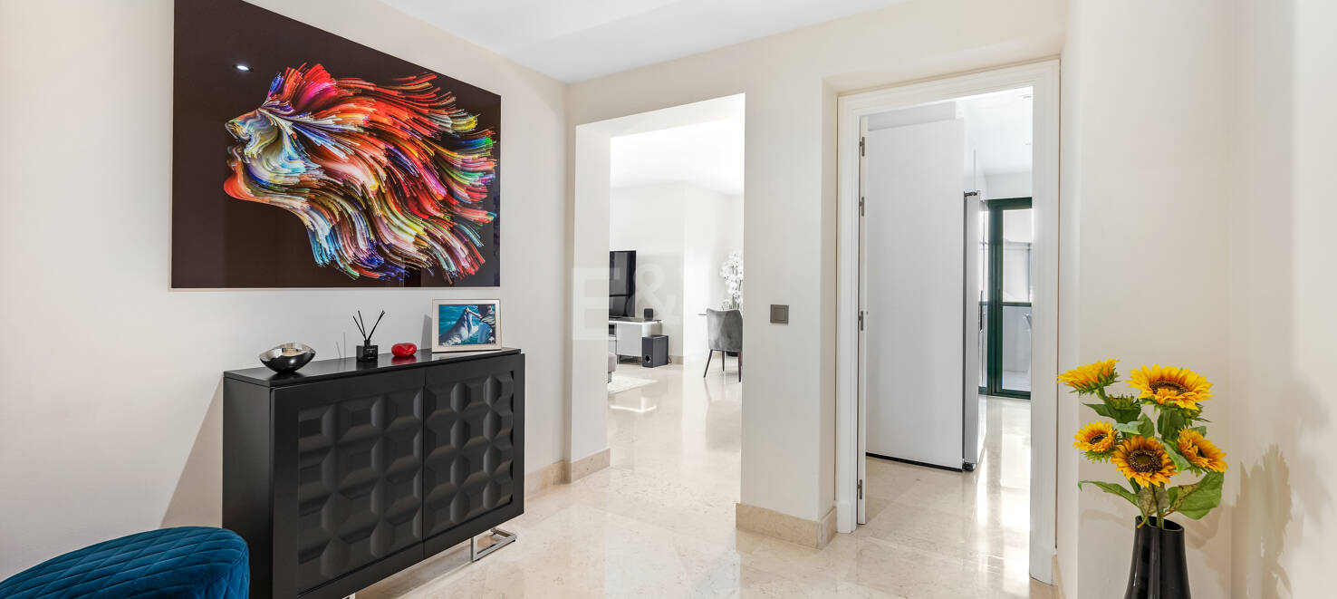 Golfside Elevated Groundfloor Apartment with Mountain Views and Resort-Style Amenities