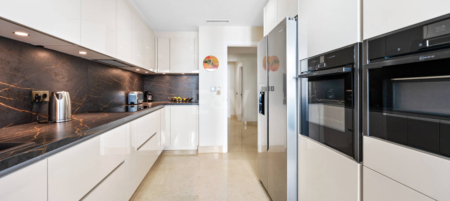 Golfside Elevated Groundfloor Apartment with Mountain Views and Resort-Style Amenities