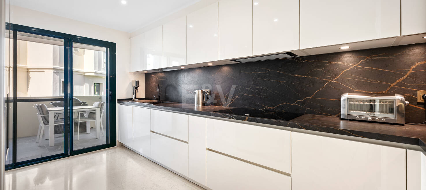 Golfside Elevated Groundfloor Apartment with Mountain Views and Resort-Style Amenities