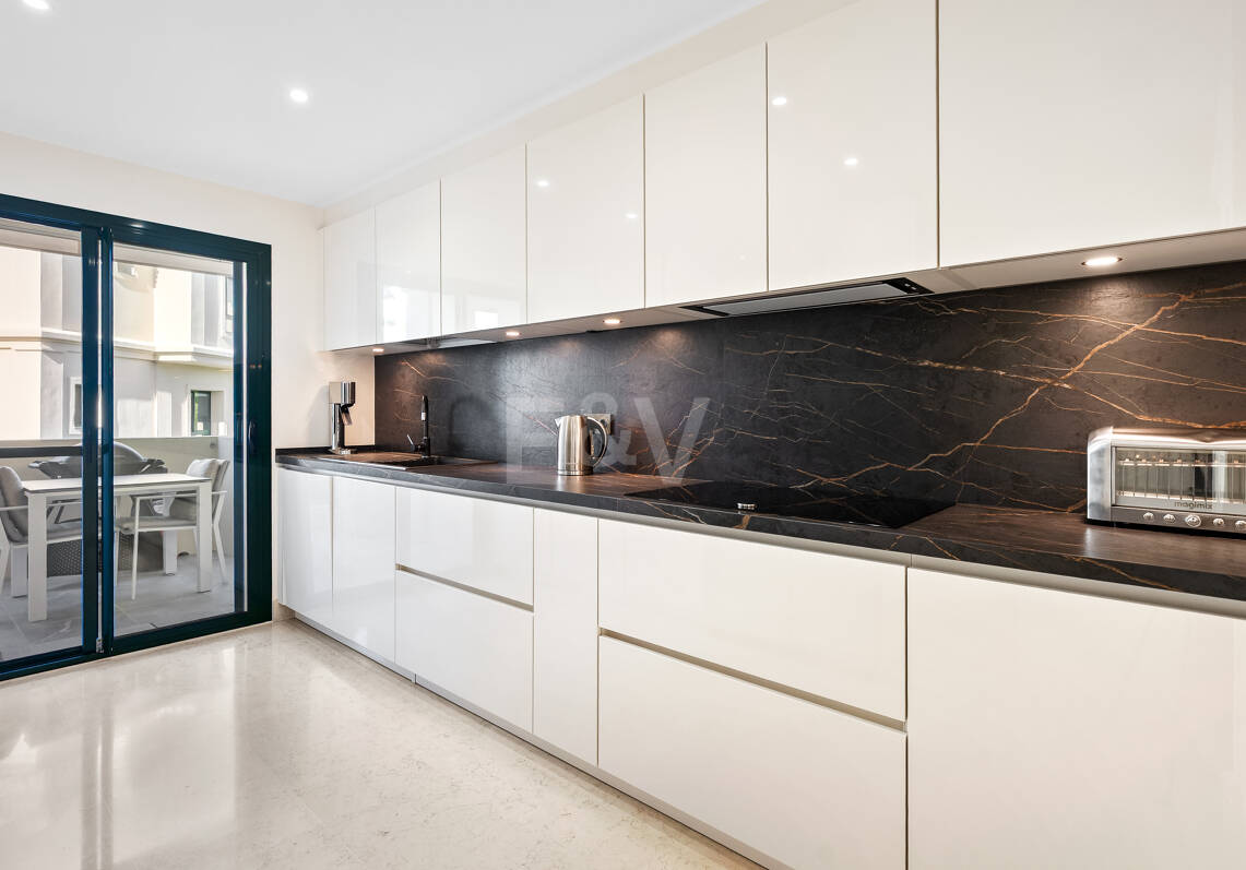 Golfside Elevated Groundfloor Apartment with Mountain Views and Resort-Style Amenities
