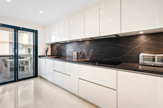 Golfside erhöhtes Erdgeschoss-Apartment mit Bergblick und Resort-ähnlichen Annehmlichkeiten