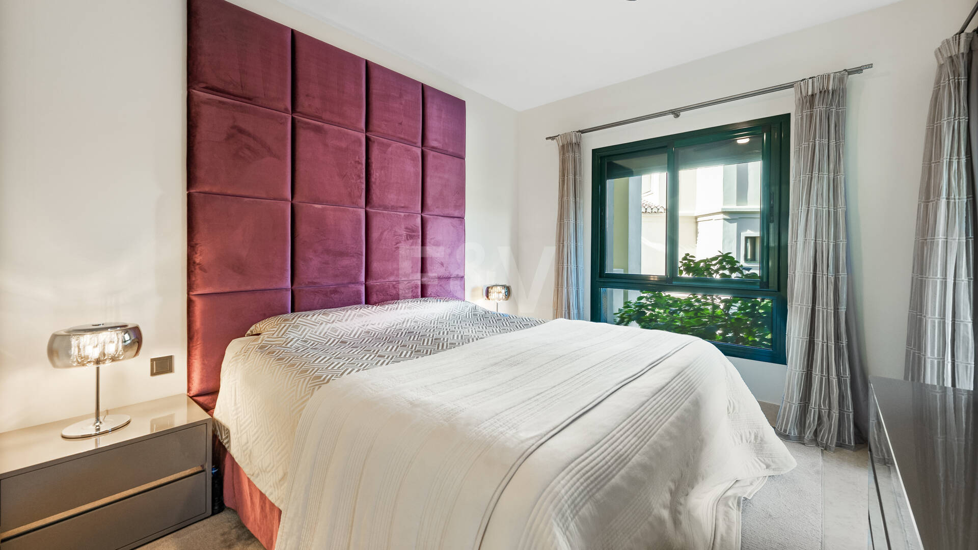 Golfside erhöhtes Erdgeschoss-Apartment mit Bergblick und Resort-ähnlichen Annehmlichkeiten