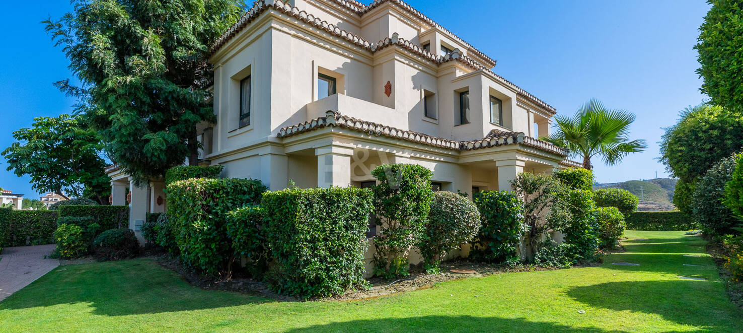 Golfside Elevated Groundfloor Apartment with Mountain Views and Resort-Style Amenities