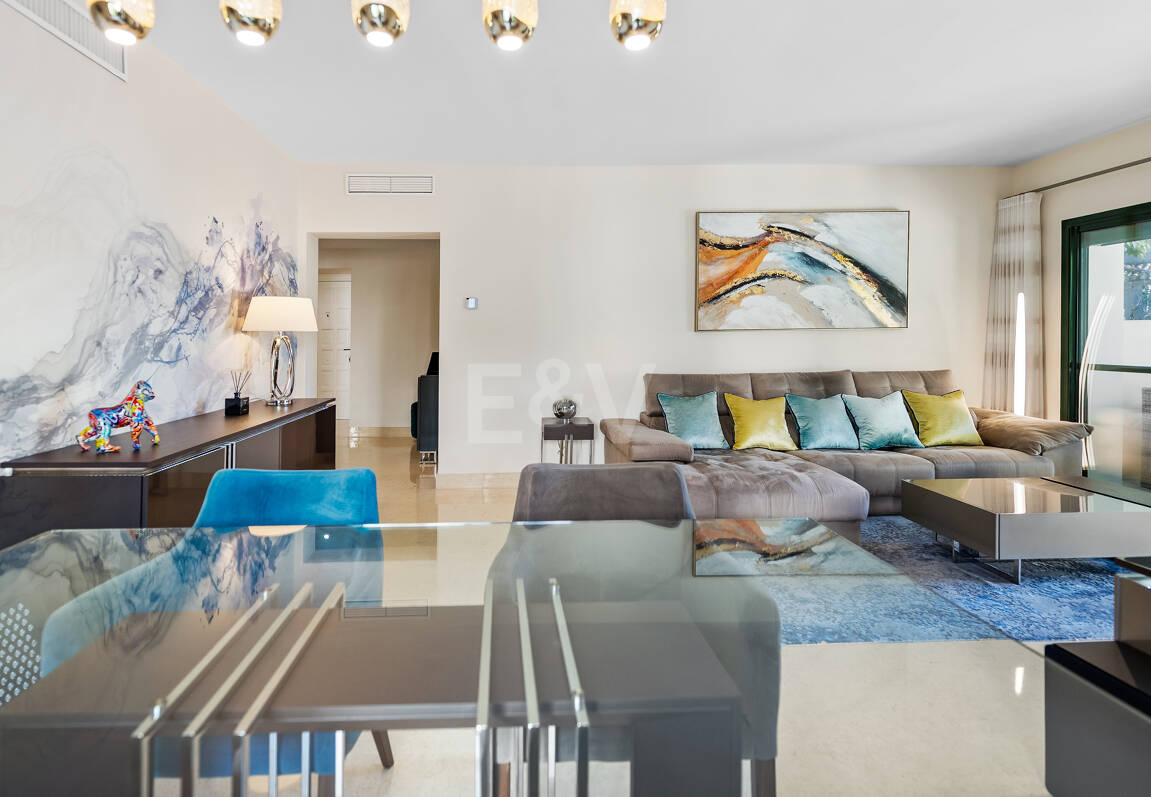 Golfside erhöhtes Erdgeschoss-Apartment mit Bergblick und Resort-ähnlichen Annehmlichkeiten