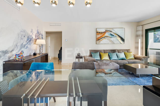 Golfside erhöhtes Erdgeschoss-Apartment mit Bergblick und Resort-ähnlichen Annehmlichkeiten