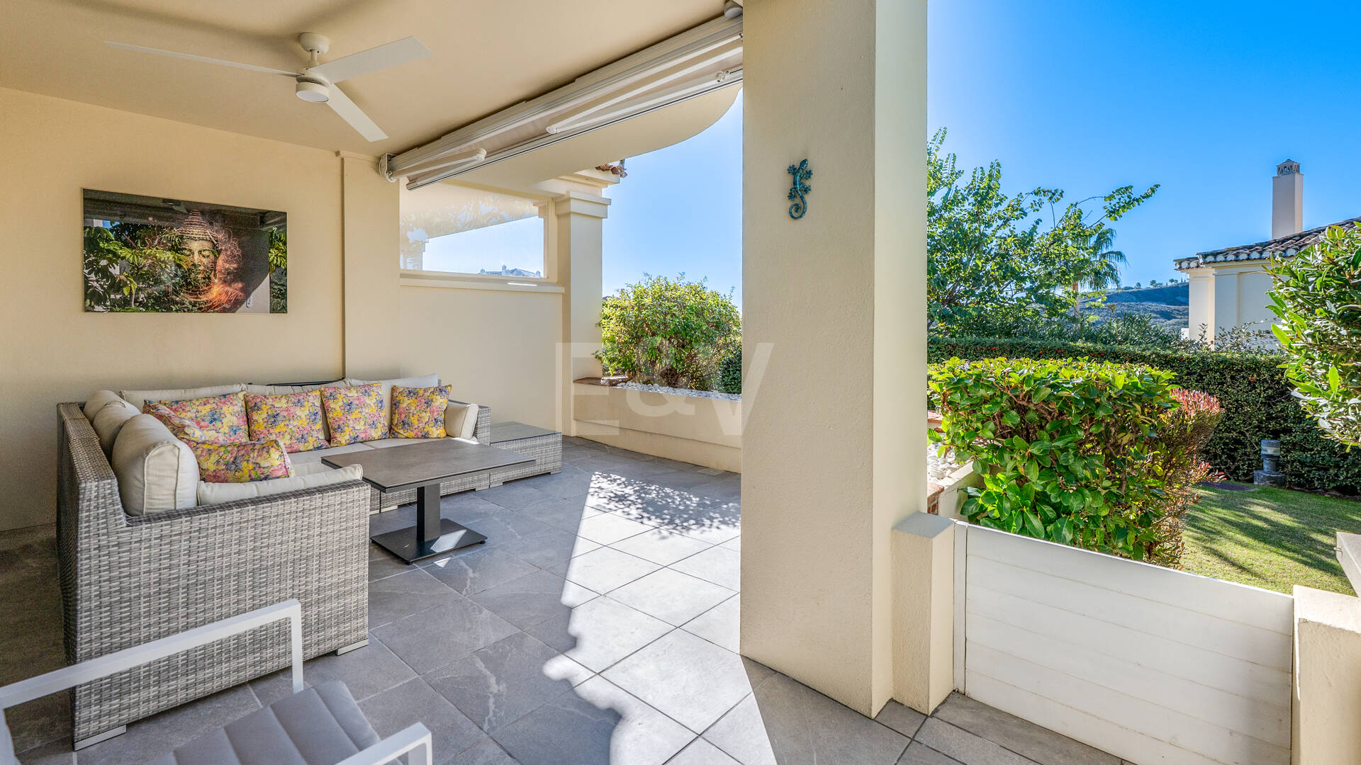 Golfside erhöhtes Erdgeschoss-Apartment mit Bergblick und Resort-ähnlichen Annehmlichkeiten