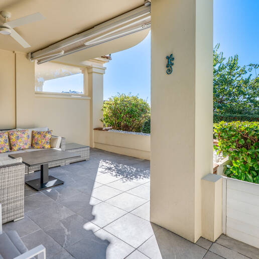 Golfside Elevated Groundfloor Apartment with Mountain Views and Resort-Style Amenities