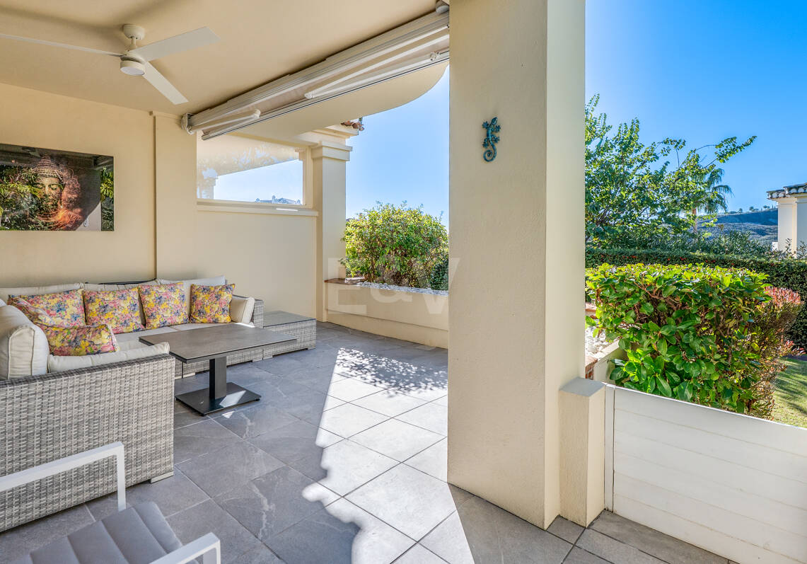 Golfside Elevated Groundfloor Apartment with Mountain Views and Resort-Style Amenities