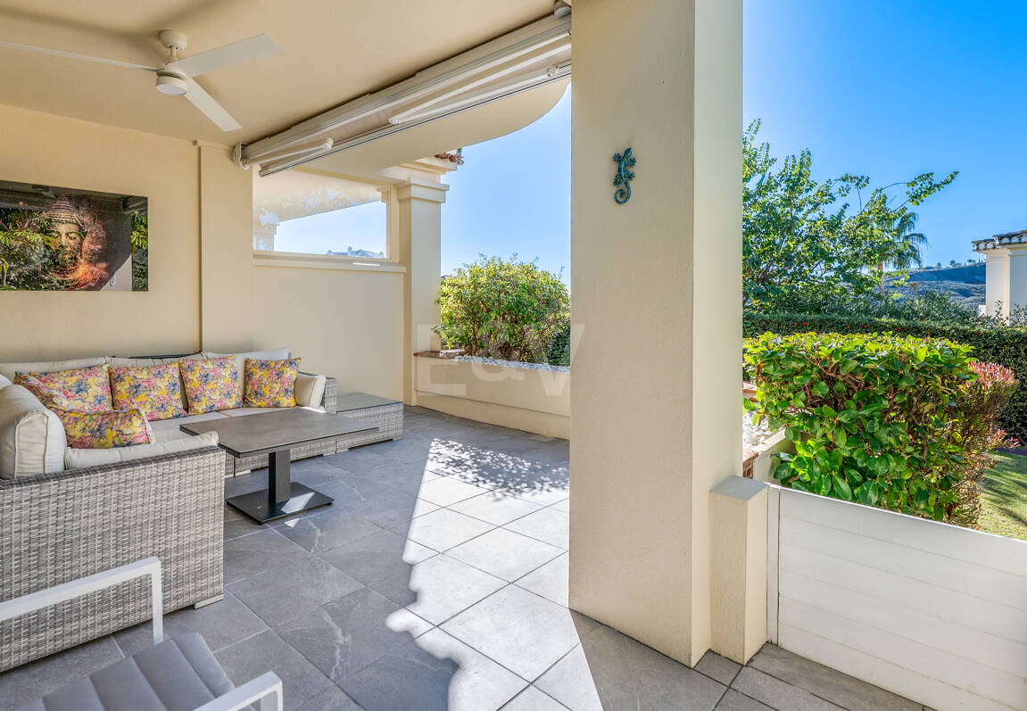 Golfside erhöhtes Erdgeschoss-Apartment mit Bergblick und Resort-ähnlichen Annehmlichkeiten