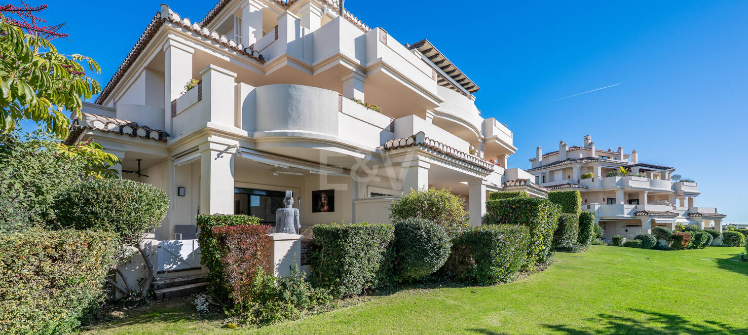 Golfside Elevated Groundfloor Apartment with Mountain Views and Resort-Style Amenities