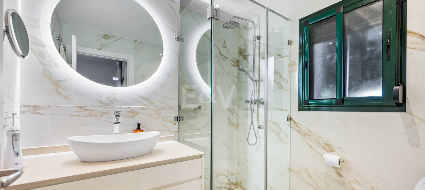 Golfside Elevated Groundfloor Apartment with Mountain Views and Resort-Style Amenities