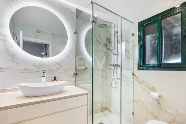 Golfside erhöhtes Erdgeschoss-Apartment mit Bergblick und Resort-ähnlichen Annehmlichkeiten