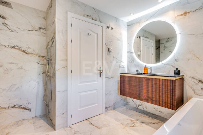 Golfside erhöhtes Erdgeschoss-Apartment mit Bergblick und Resort-ähnlichen Annehmlichkeiten