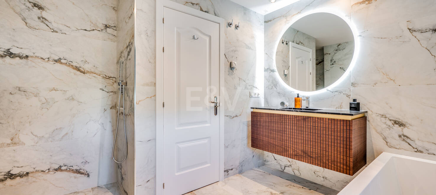 Golfside Elevated Groundfloor Apartment with Mountain Views and Resort-Style Amenities