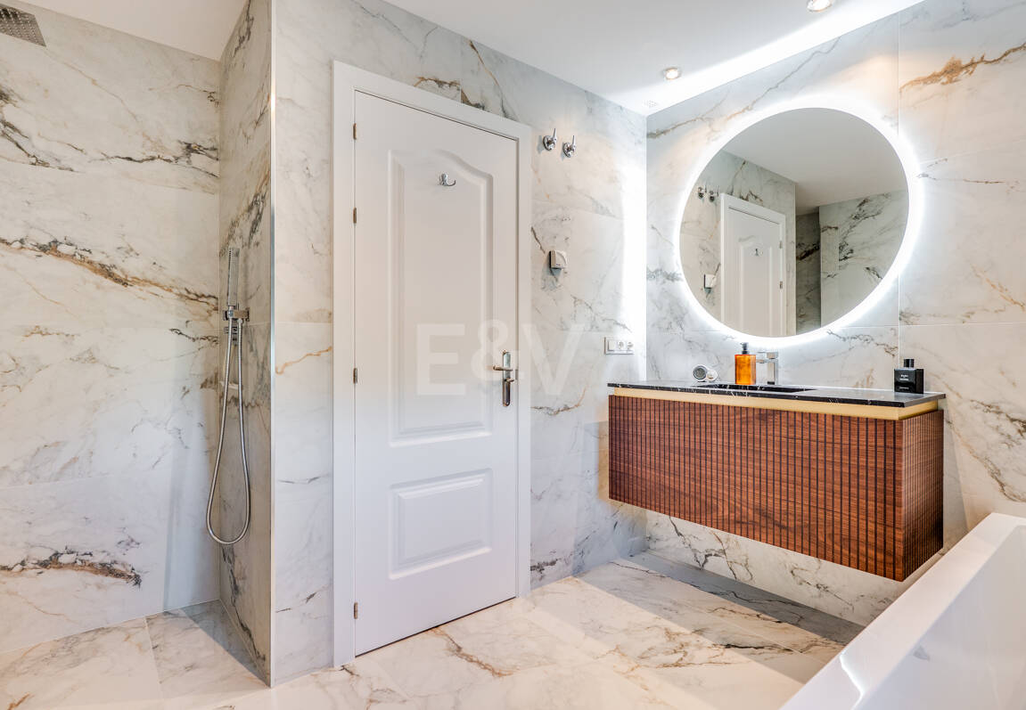 Golfside erhöhtes Erdgeschoss-Apartment mit Bergblick und Resort-ähnlichen Annehmlichkeiten