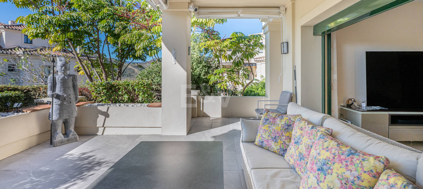 Golfside Elevated Groundfloor Apartment with Mountain Views and Resort-Style Amenities