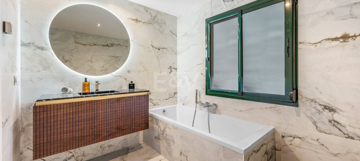 Golfside Elevated Groundfloor Apartment with Mountain Views and Resort-Style Amenities