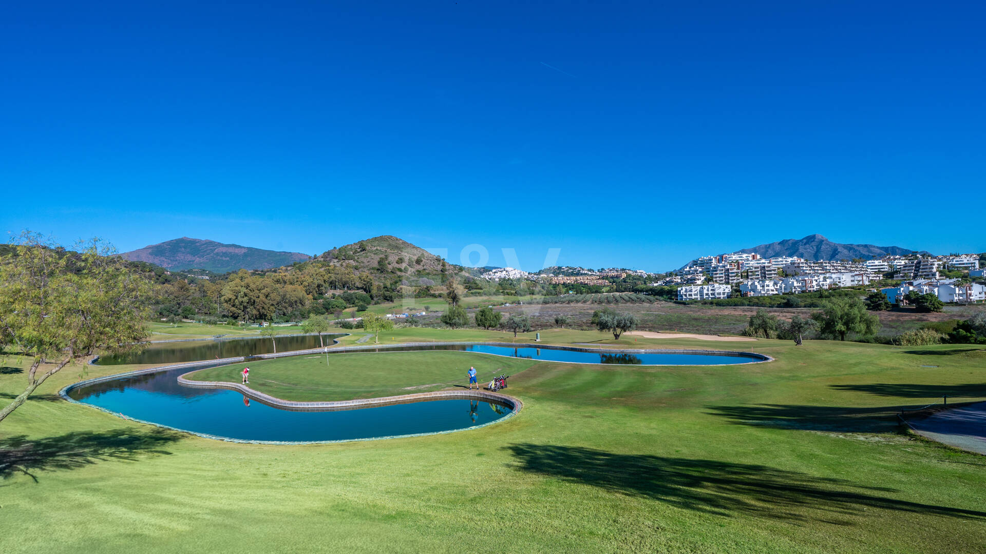 Golfside erhöhtes Erdgeschoss-Apartment mit Bergblick und Resort-ähnlichen Annehmlichkeiten