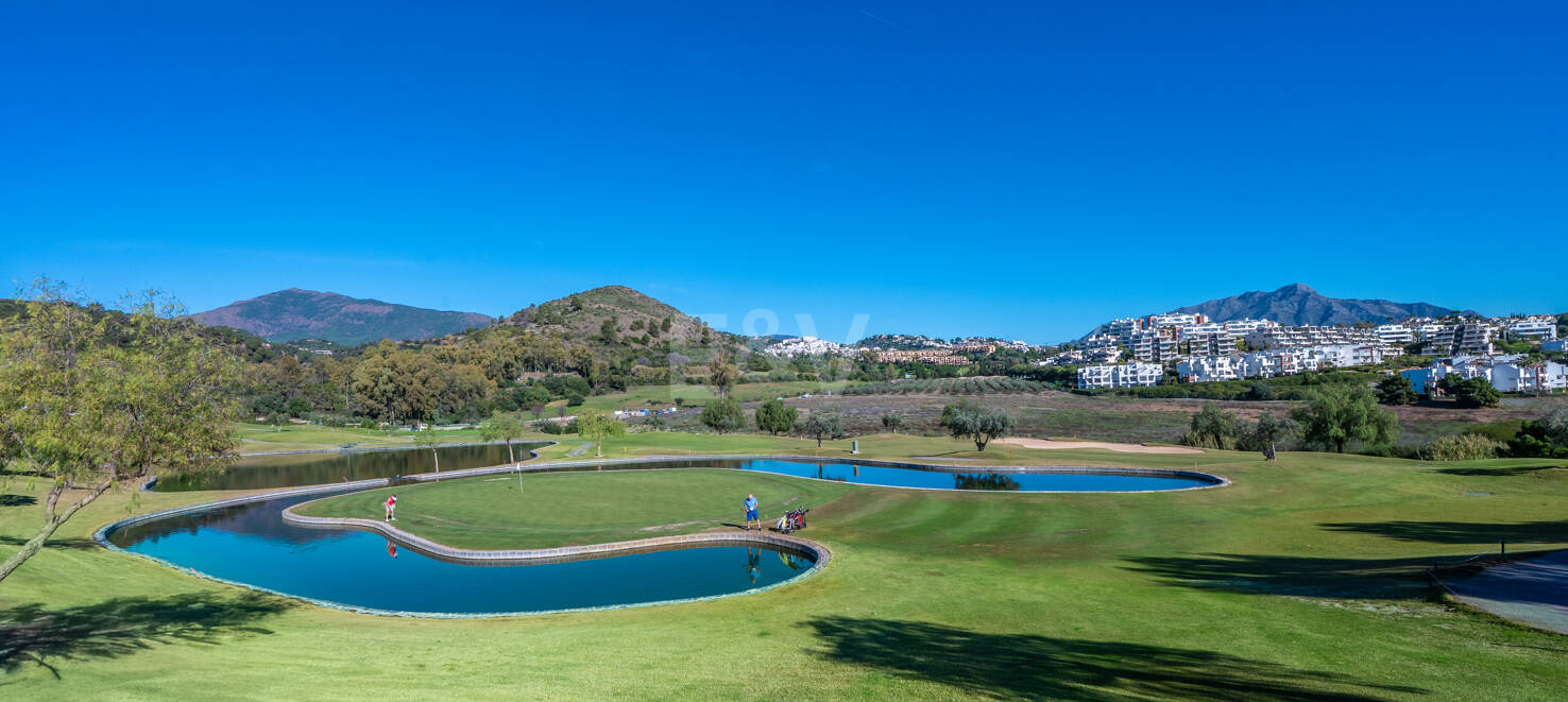 Golfside Elevated Groundfloor Apartment with Mountain Views and Resort-Style Amenities