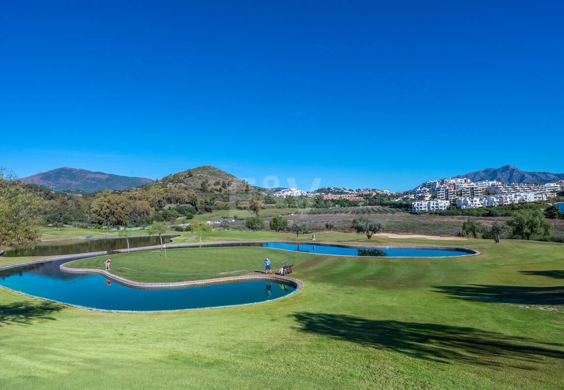 Golfside erhöhtes Erdgeschoss-Apartment mit Bergblick und Resort-ähnlichen Annehmlichkeiten