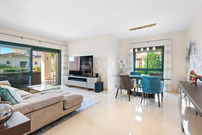 Golfside erhöhtes Erdgeschoss-Apartment mit Bergblick und Resort-ähnlichen Annehmlichkeiten