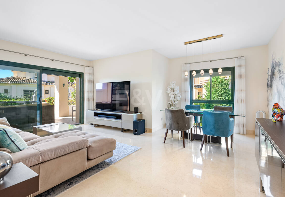 Golfside erhöhtes Erdgeschoss-Apartment mit Bergblick und Resort-ähnlichen Annehmlichkeiten