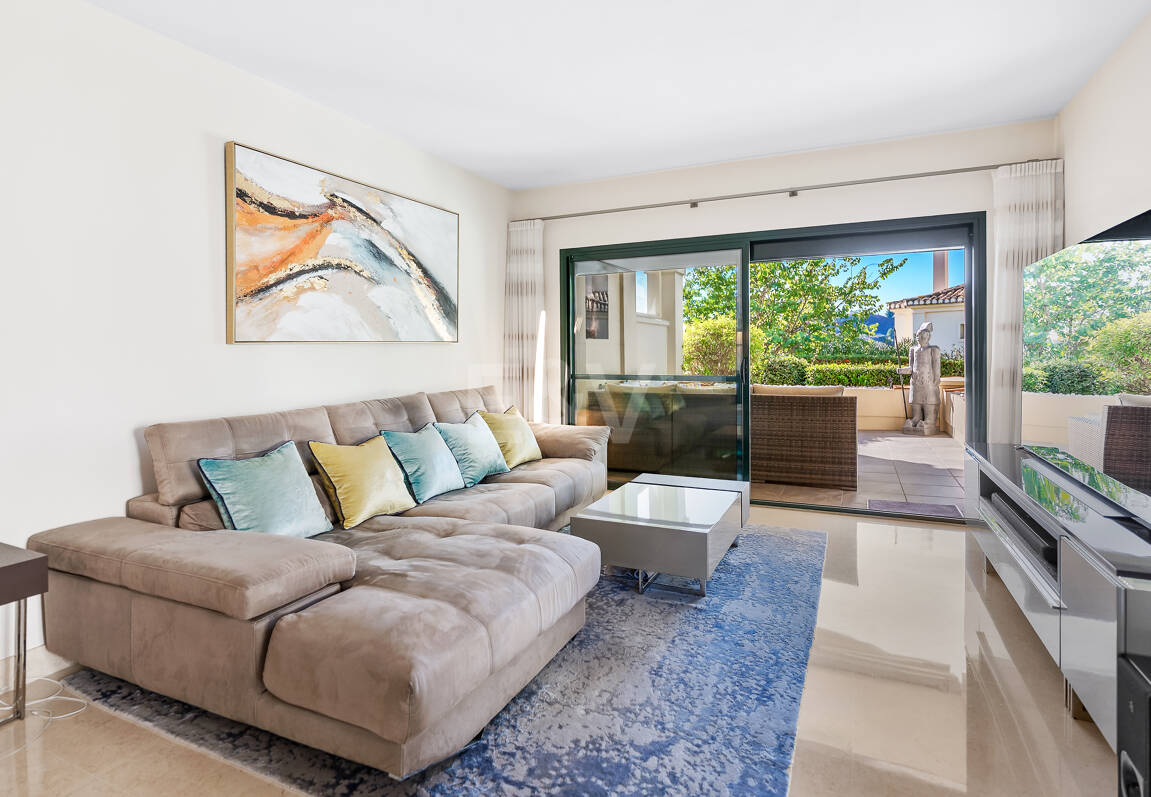 Golfside erhöhtes Erdgeschoss-Apartment mit Bergblick und Resort-ähnlichen Annehmlichkeiten