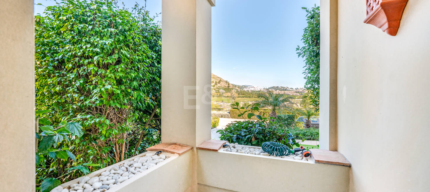 Golfside Elevated Groundfloor Apartment with Mountain Views and Resort-Style Amenities