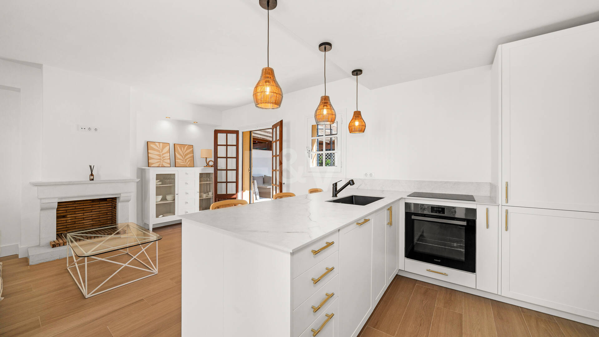 Casa adosada andaluza refinada a pasos de la playa en un entorno exclusivo