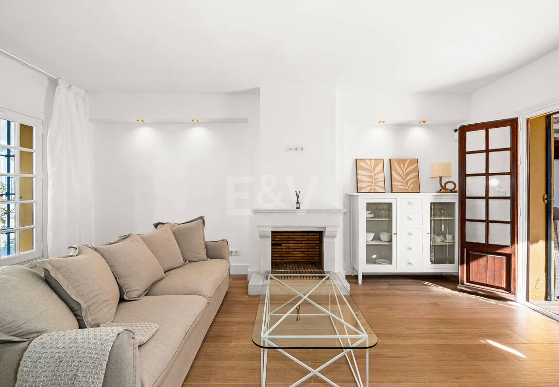 Casa adosada andaluza refinada a pasos de la playa en un entorno exclusivo