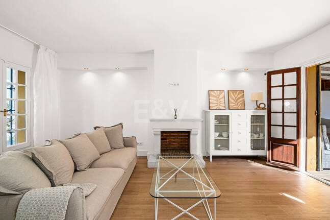 Casa adosada andaluza refinada a pasos de la playa en un entorno exclusivo