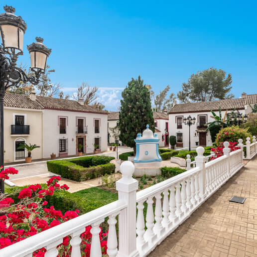 Casa adosada andaluza refinada a pasos de la playa en un entorno exclusivo