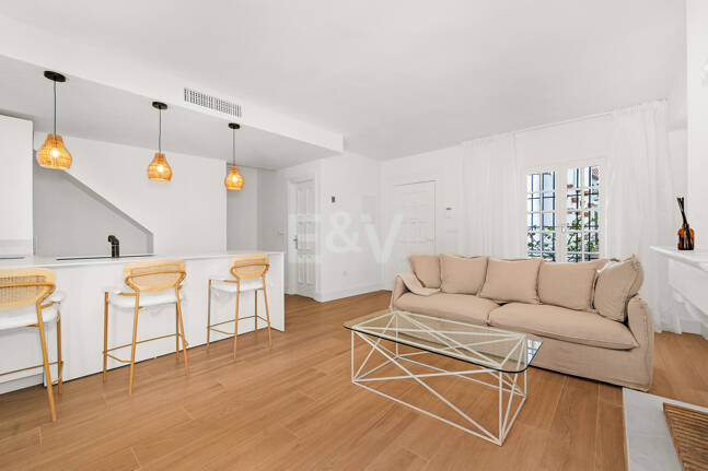 Casa adosada andaluza refinada a pasos de la playa en un entorno exclusivo