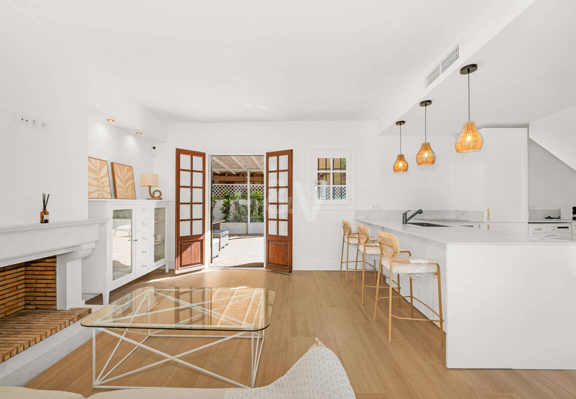 Casa adosada andaluza refinada a pasos de la playa en un entorno exclusivo