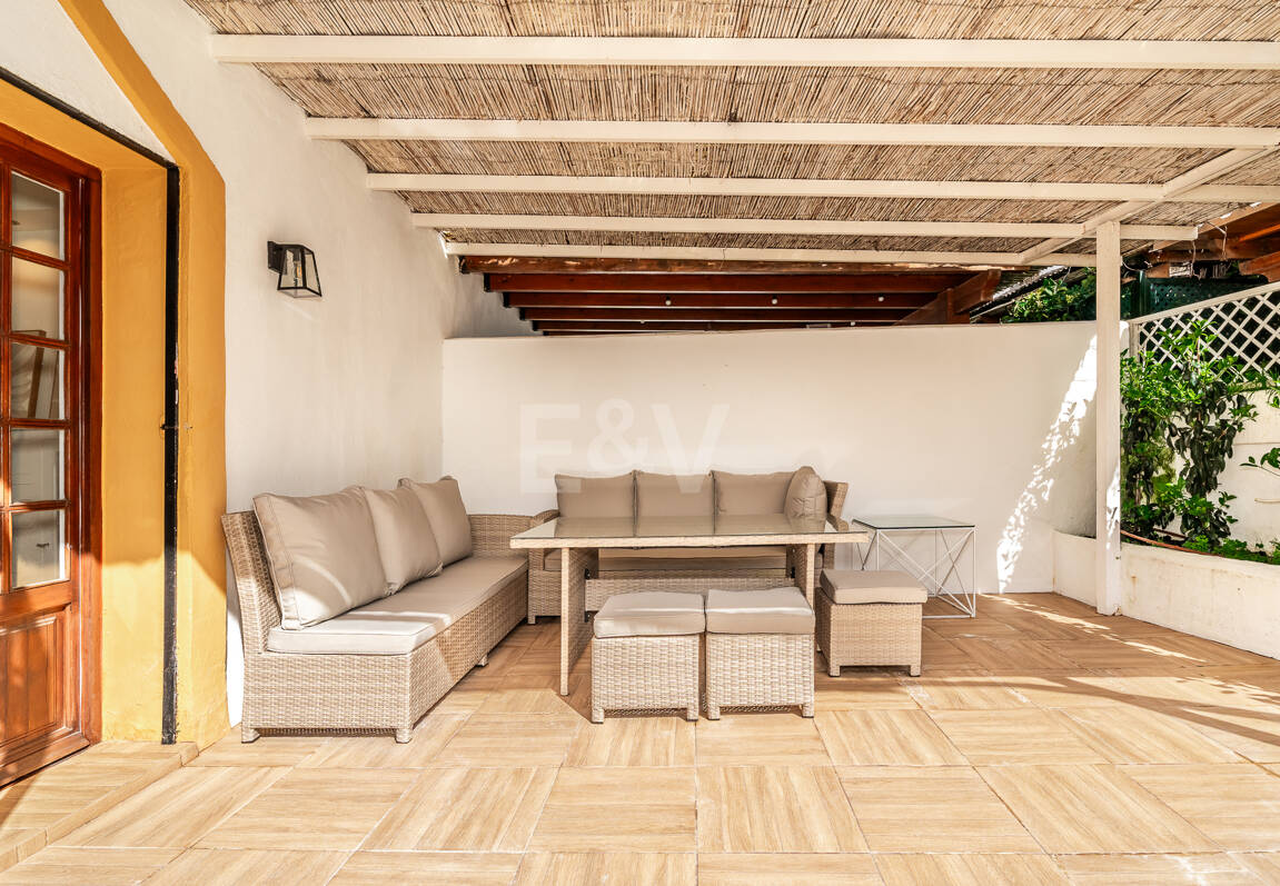 Casa adosada andaluza refinada a pasos de la playa en un entorno exclusivo